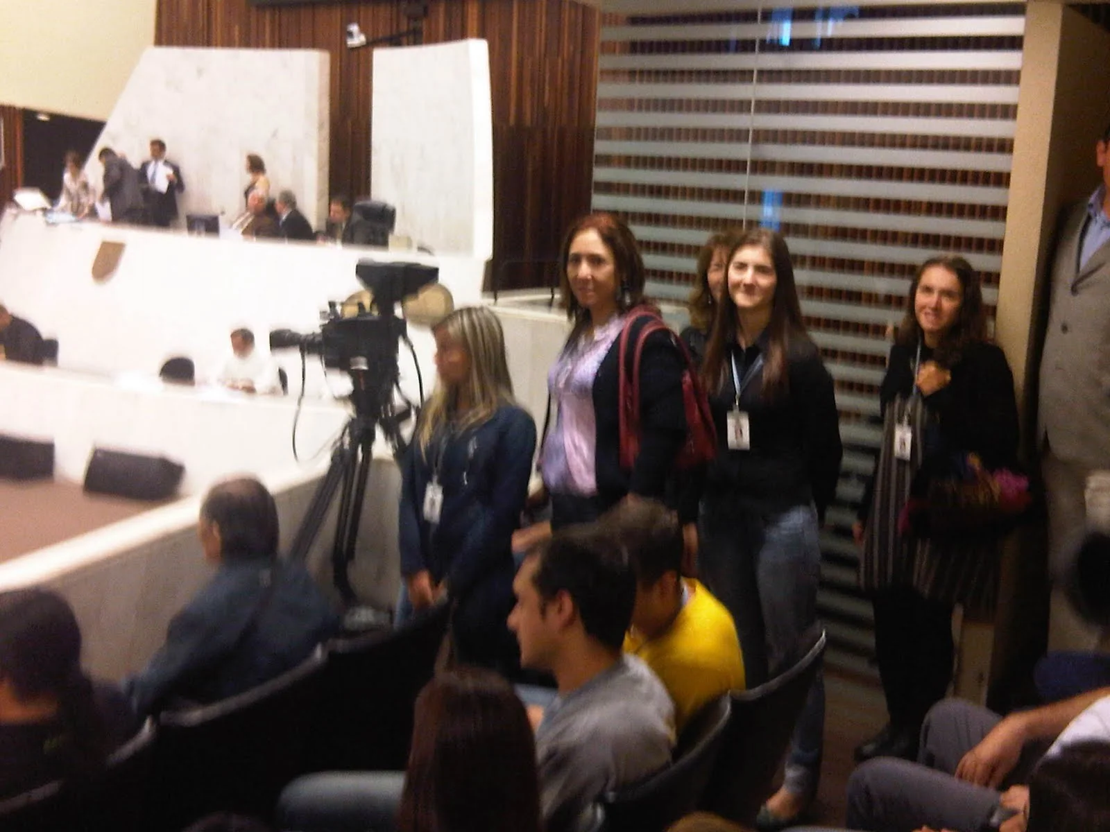 Servidores do Detran-PR acompanham da galeria do plenário da Assembleia Legislativa do Paraná a votação da reestruturação